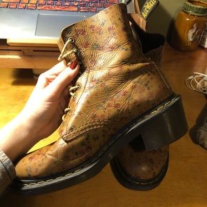 Tan Little Flowers Floral Doc Martens UK7 US9-10